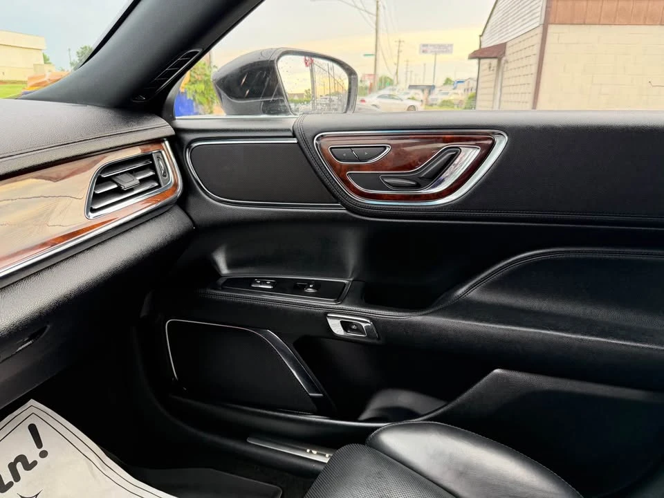 2019 Lincoln Continental 10th Gen - Image 12 of 14