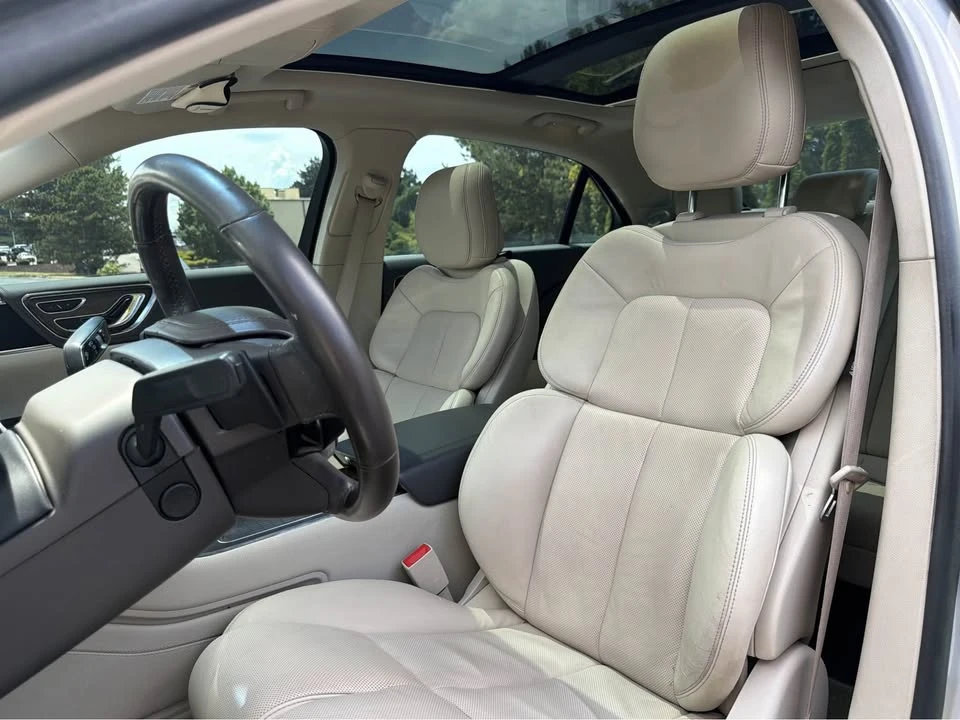 2019 Lincoln Continental 10th Gen - Image 7 of 9