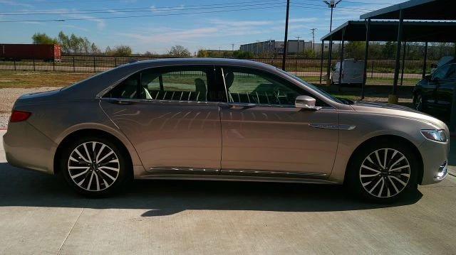 2019 Lincoln Continental 10th Gen - Image 18 of 21