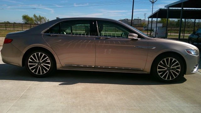 2019 Lincoln Continental 10th Gen - Image 17 of 21