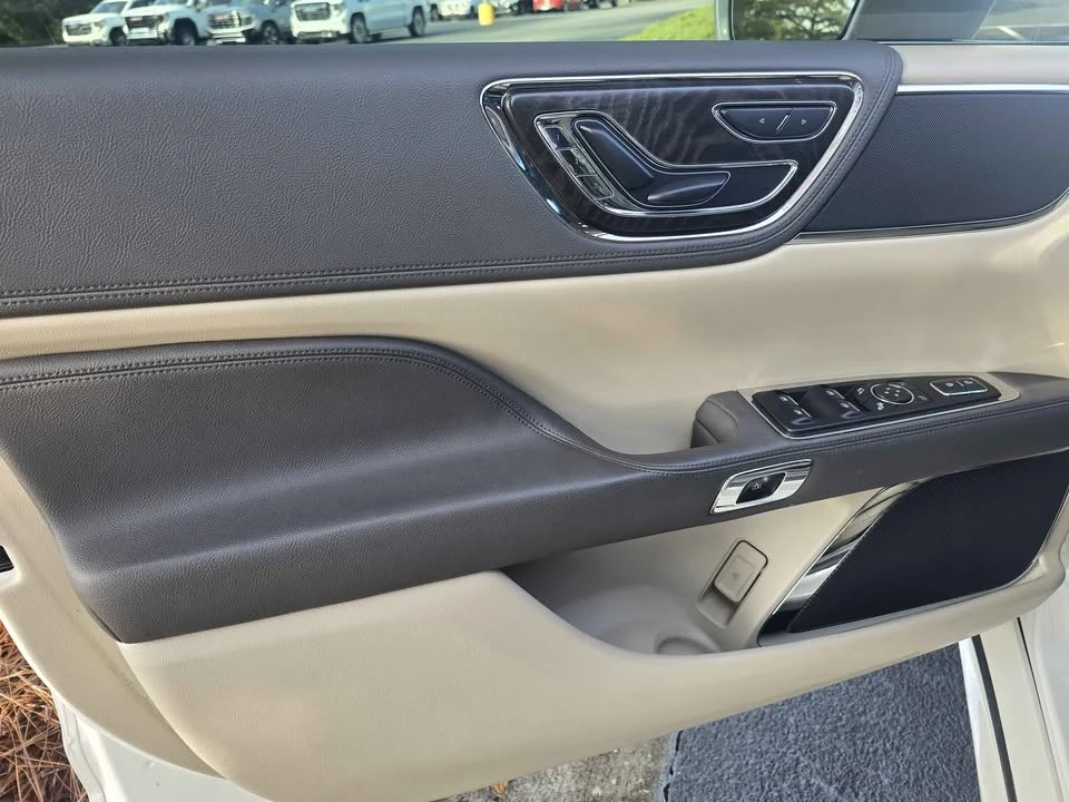 2019 Lincoln Continental 10th Gen - Image 5 of 10