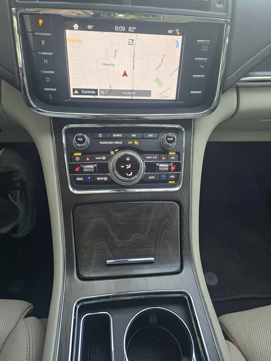2019 Lincoln Continental 10th Gen - Image 9 of 10