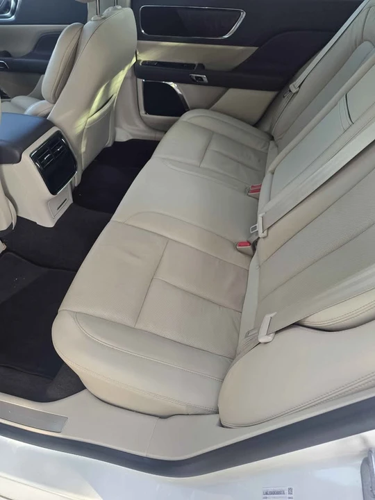 2019 Lincoln Continental 10th Gen - Image 7 of 10