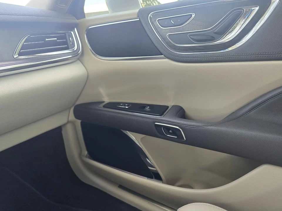 2019 Lincoln Continental 10th Gen - Image 10 of 10