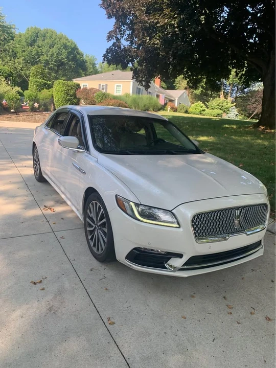 2019 Lincoln Continental 10th Gen - Image 2 of 10