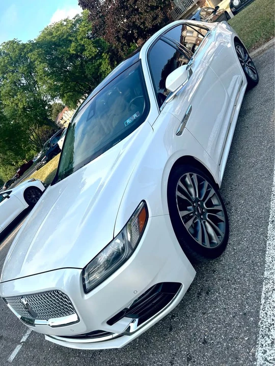 2019 Lincoln Continental 10th Gen - Image 2 of 5