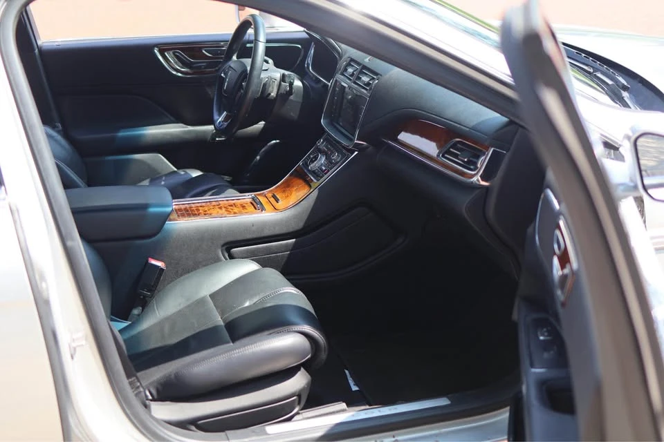 2019 Lincoln Continental 10th Gen - Image 11 of 13