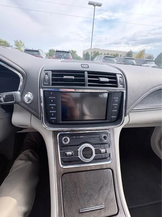 2019 Lincoln Continental 10th Gen - Image 3 of 11