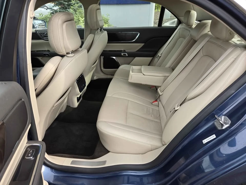 2019 Lincoln Continental 10th Gen - Image 10 of 14