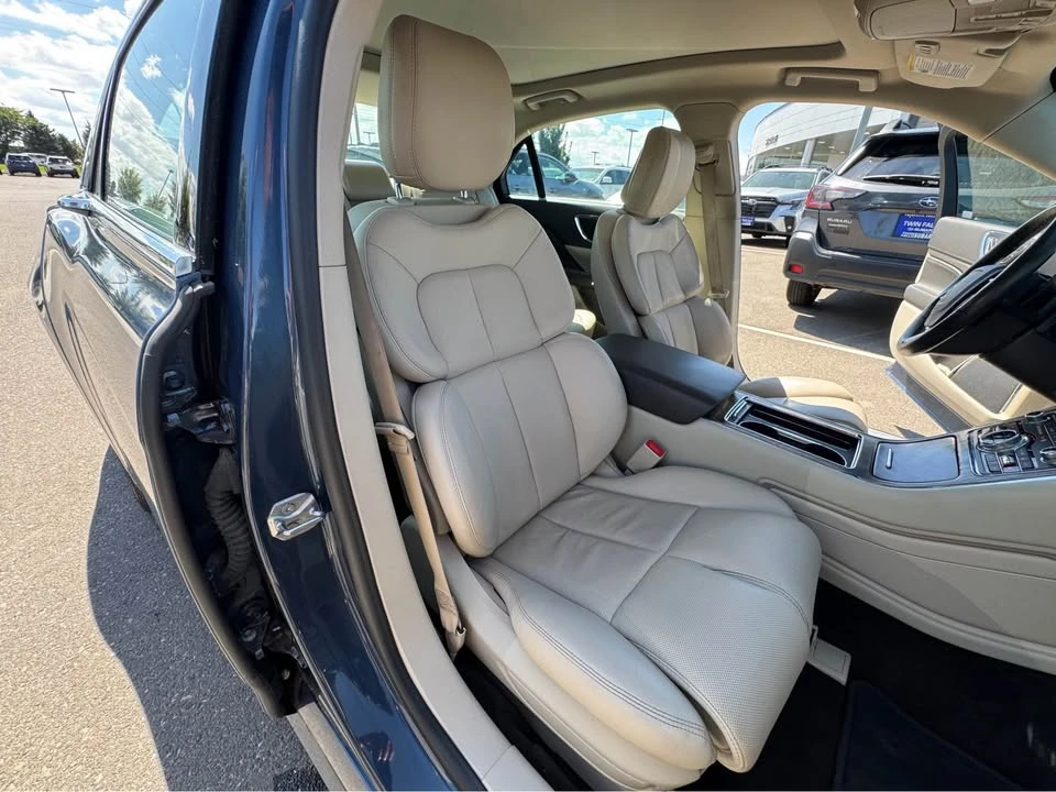 2019 Lincoln Continental 10th Gen - Image 12 of 19