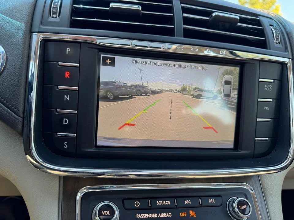 2019 Lincoln Continental 10th Gen - Image 18 of 19