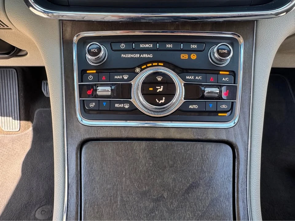 2019 Lincoln Continental 10th Gen - Image 14 of 19