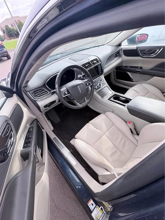 2019 Lincoln Continental 10th Gen - Image 8 of 11