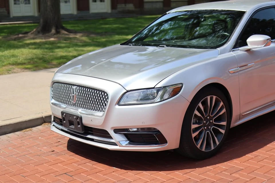 2019 Lincoln Continental 10th Gen - Image 2 of 13