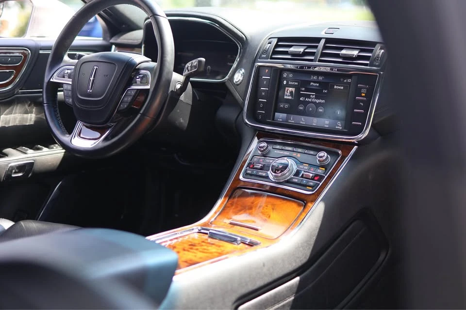 2019 Lincoln Continental 10th Gen - Image 12 of 13