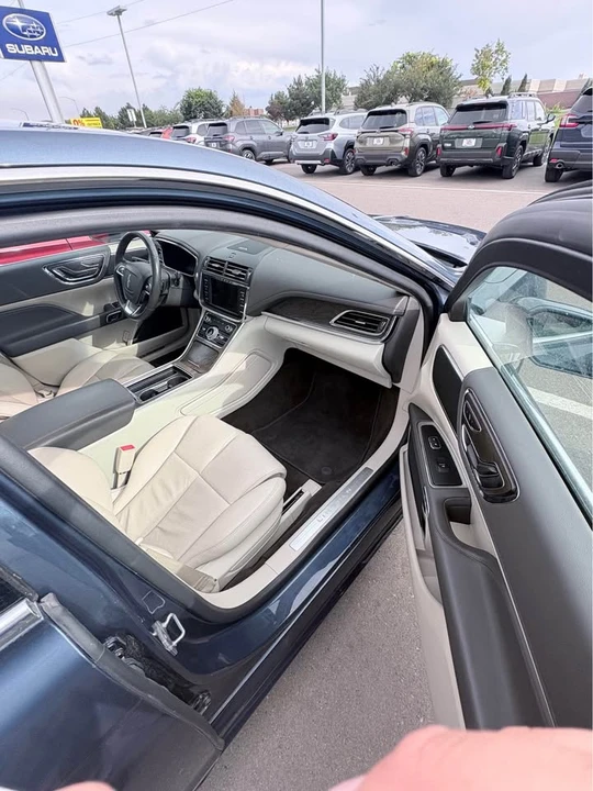 2019 Lincoln Continental 10th Gen - Image 4 of 11