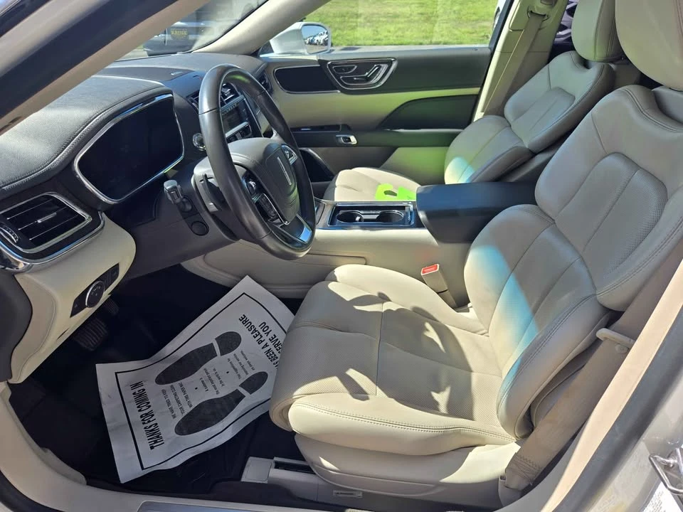 2019 Lincoln Continental 10th Gen - Image 10 of 12