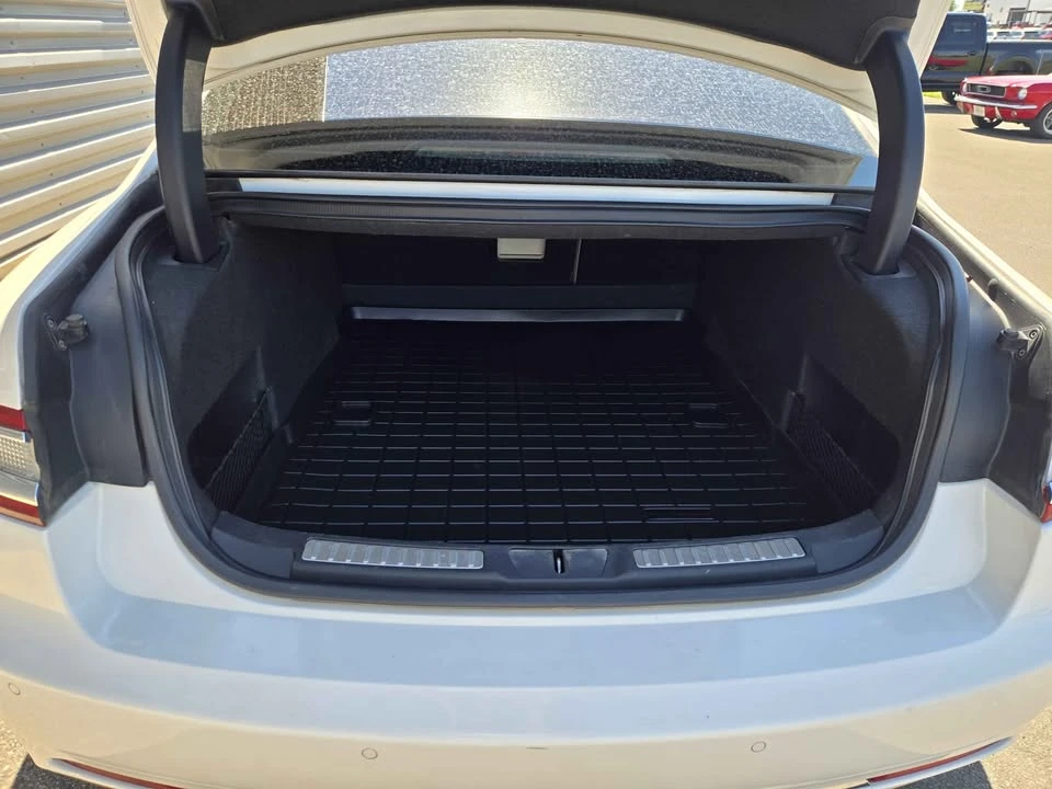 2019 Lincoln Continental 10th Gen - Image 8 of 12