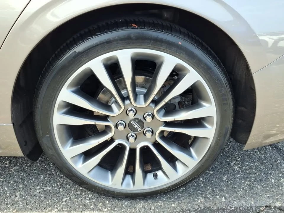 2019 Lincoln Continental 10th Gen - Image 16 of 20