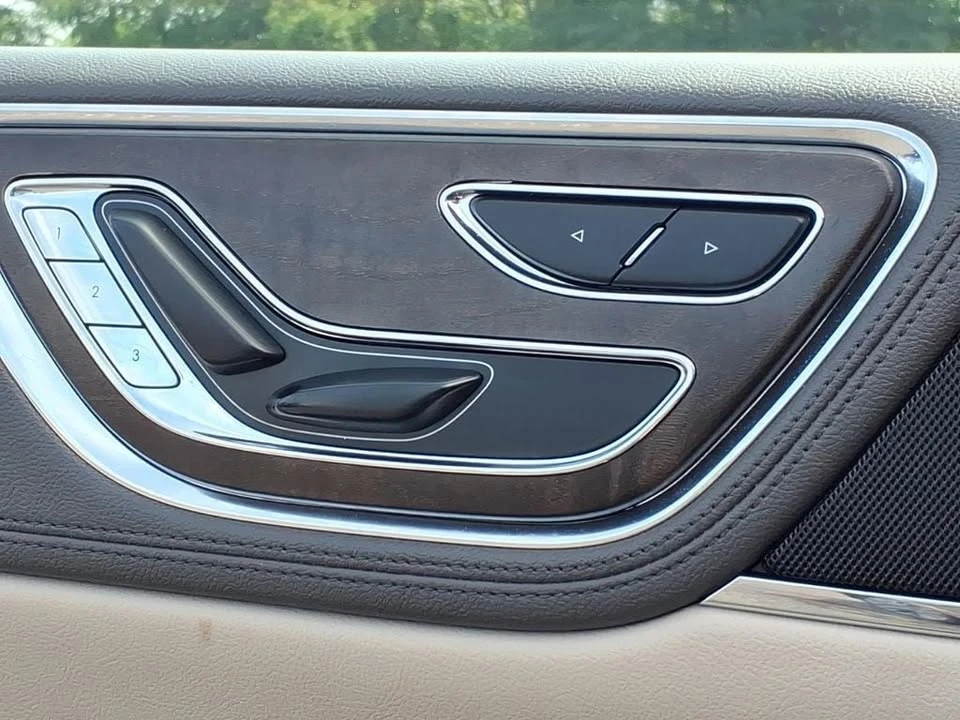 2019 Lincoln Continental 10th Gen - Image 11 of 20