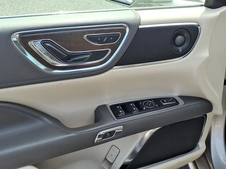 2019 Lincoln Continental 10th Gen - Image 3 of 20