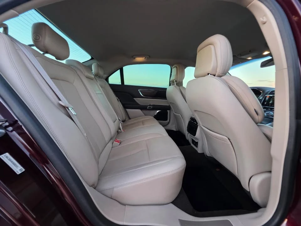 2019 Lincoln Continental 10th Gen - Image 11 of 18