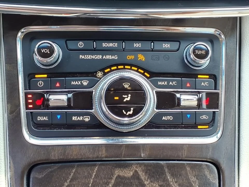 2019 Lincoln Continental 10th Gen - Image 7 of 20