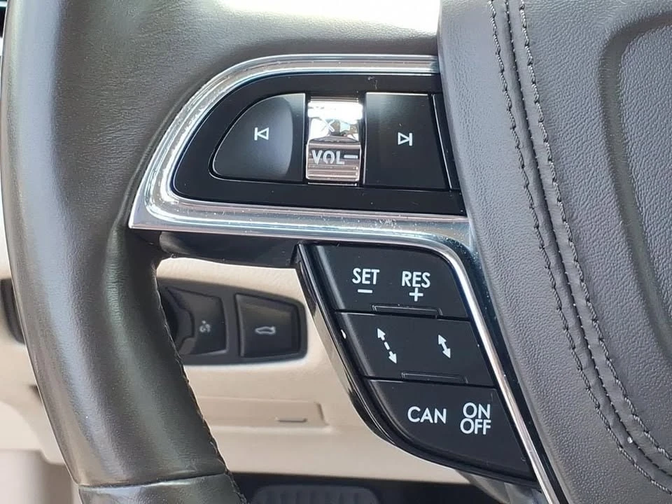 2019 Lincoln Continental 10th Gen - Image 10 of 20