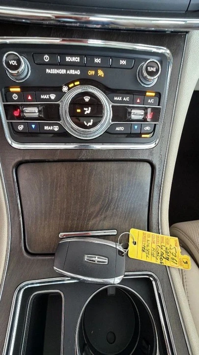 2019 Lincoln Continental 10th Gen - Image 18 of 18