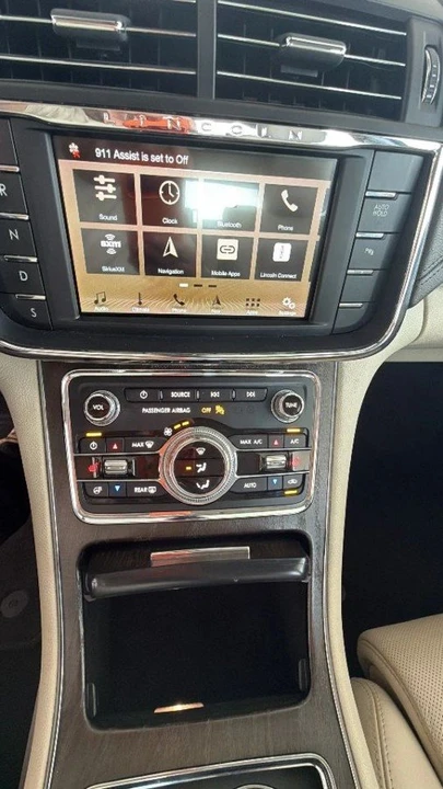 2019 Lincoln Continental 10th Gen - Image 15 of 18