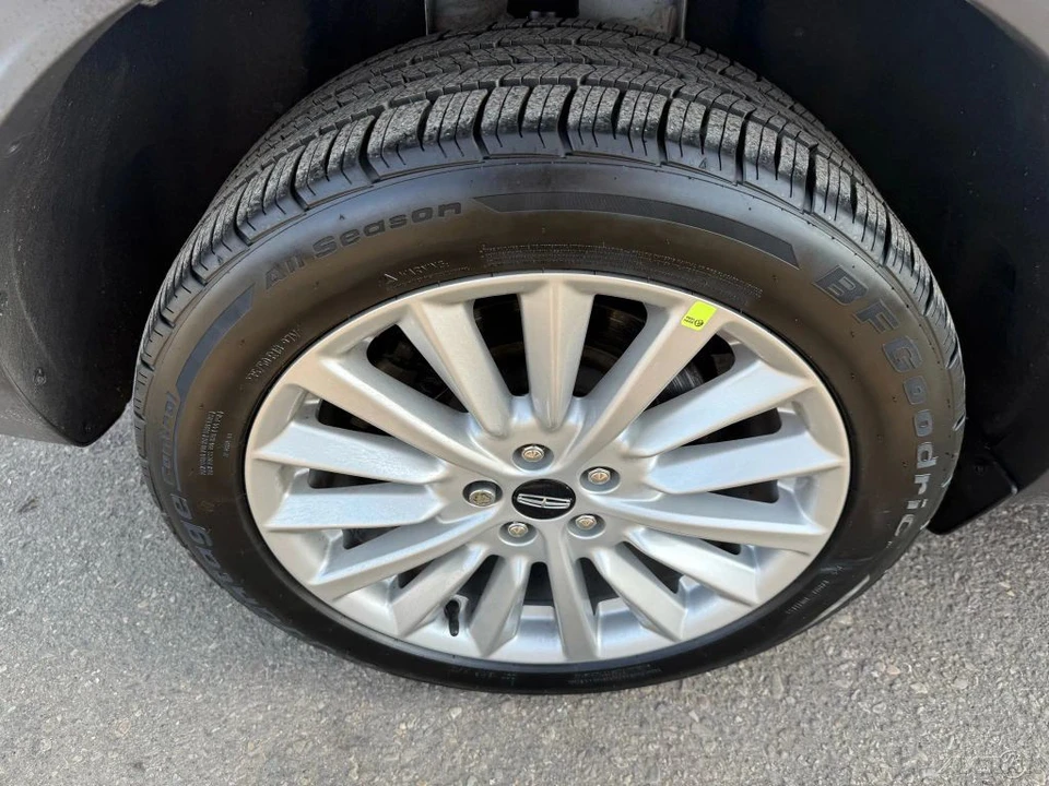2019 Lincoln MKC - Image 11 of 12