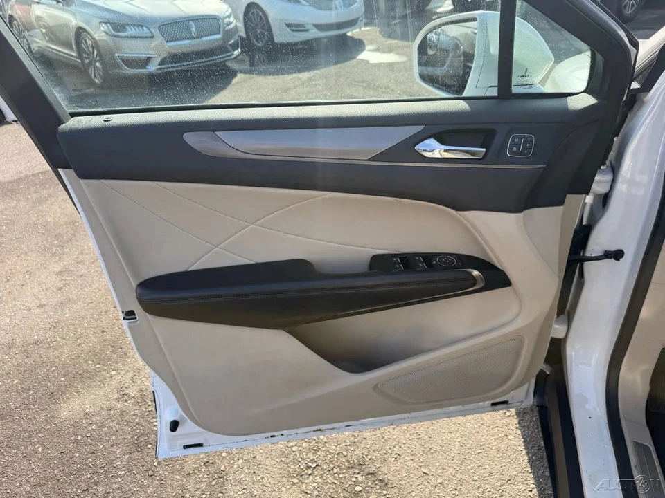 2019 Lincoln MKC - Image 16 of 21