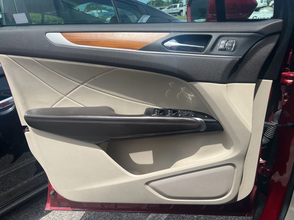 2019 Lincoln MKC - Image 10 of 12
