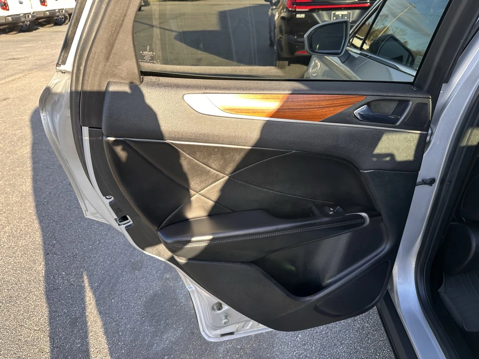 2019 Lincoln MKC - Image 11 of 12
