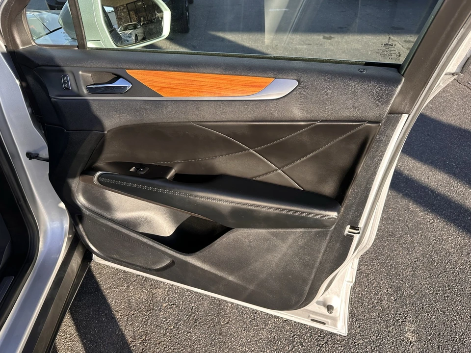 2019 Lincoln MKC - Image 13 of 21