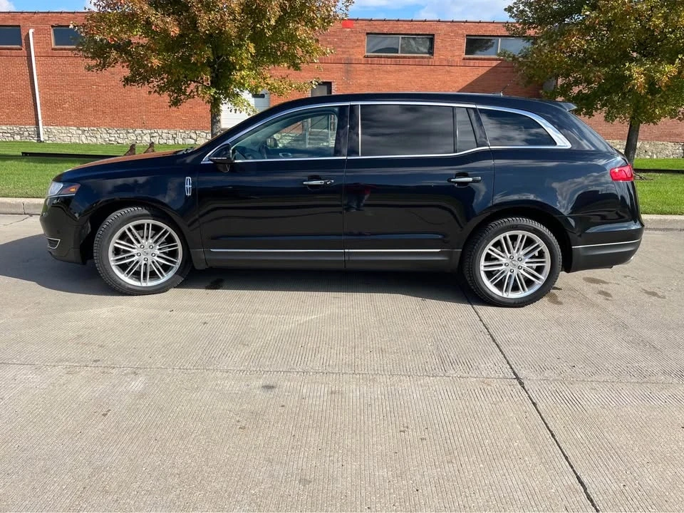 2019 Lincoln MKT - Image 17 of 18