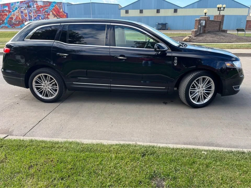 2019 Lincoln MKT - Image 2 of 18