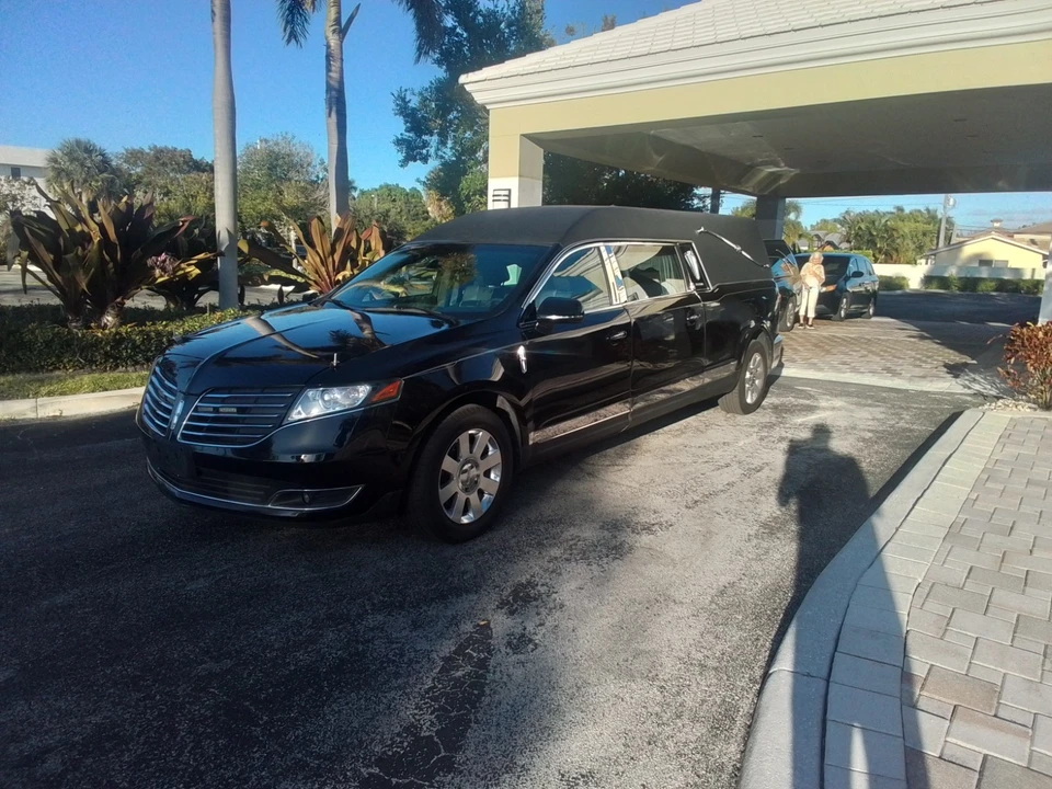 2019 Lincoln MKT - Image 2 of 21