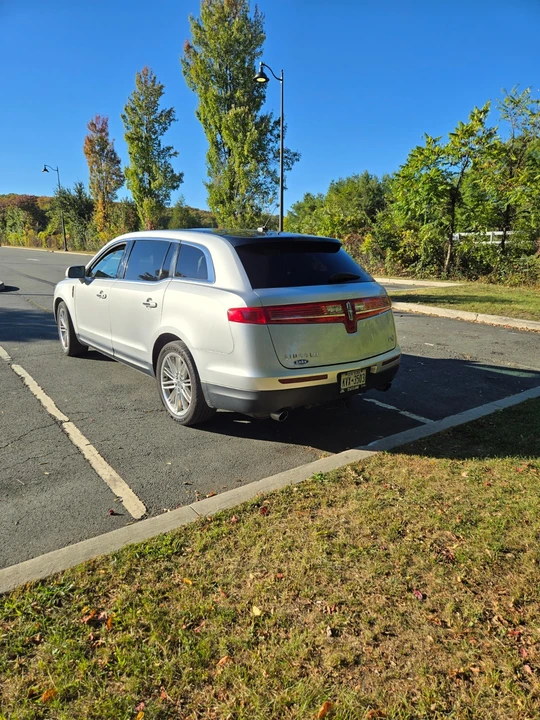 2019 Lincoln MKT - Image 11 of 15