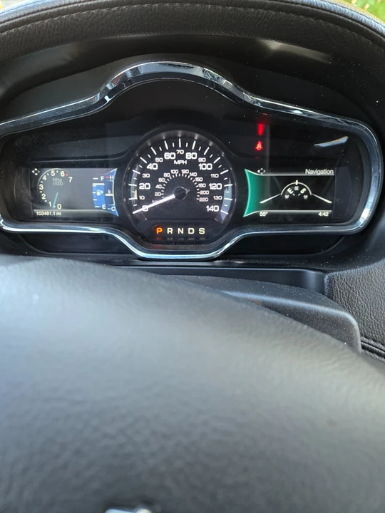 2019 Lincoln MKT - Image 2 of 15