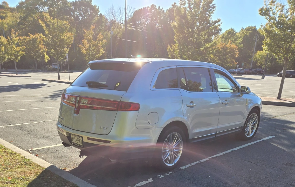 2019 Lincoln MKT - Image 12 of 15
