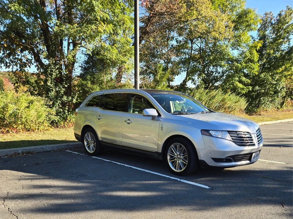 2019 Lincoln MKT - Image 14 of 15