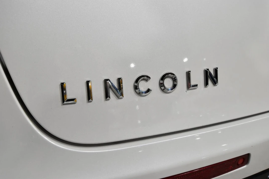 2019 Lincoln MKT - Image 9 of 12