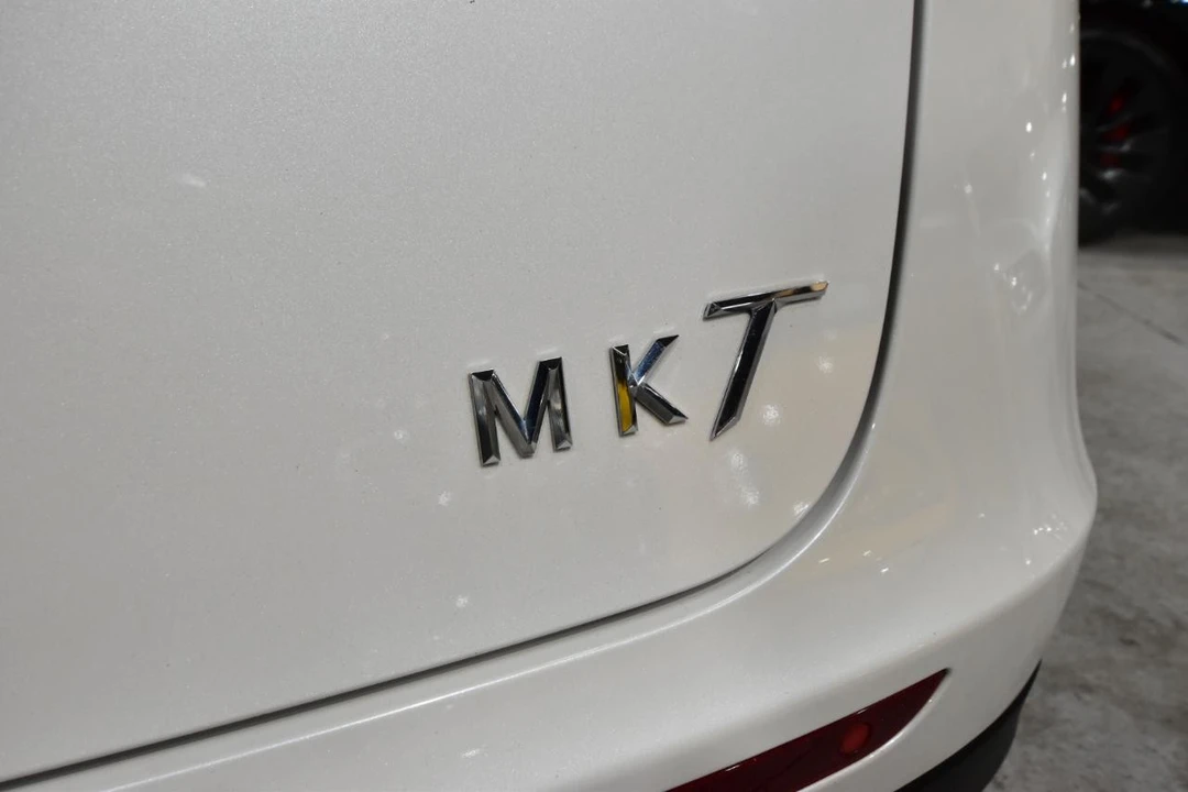 2019 Lincoln MKT - Image 10 of 12