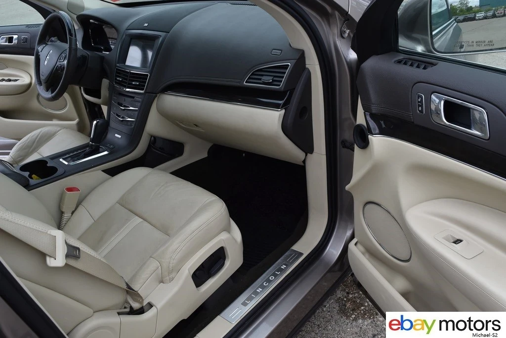 2019 Lincoln MKT - Image 17 of 21