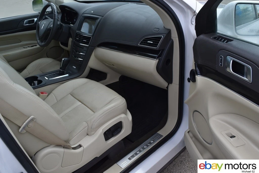 2019 Lincoln MKT - Image 16 of 21
