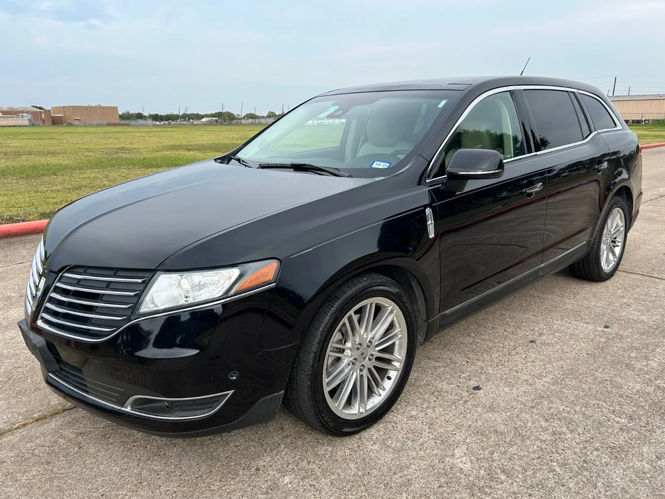 2019 Lincoln MKT - Image 2 of 20