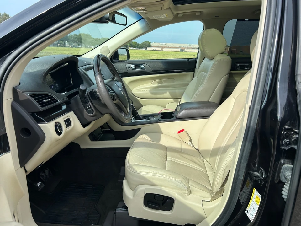 2019 Lincoln MKT - Image 17 of 20