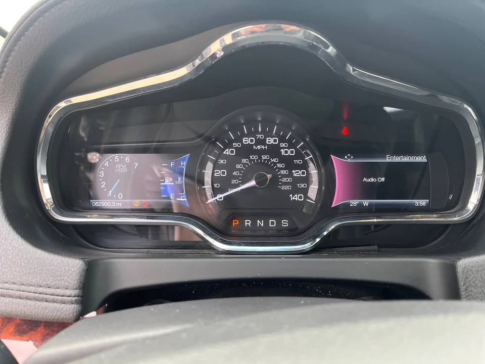 2019 Lincoln MKT - Image 13 of 21