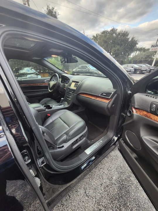 2019 Lincoln MKT - Image 18 of 21